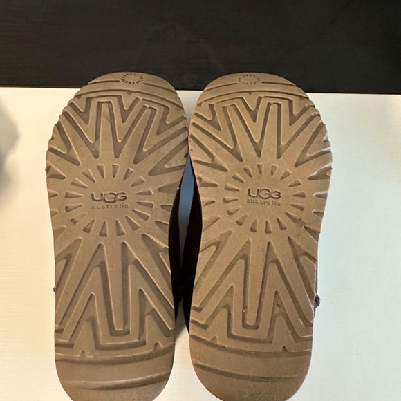 Uggs Women Boots - Picture 10 of 10